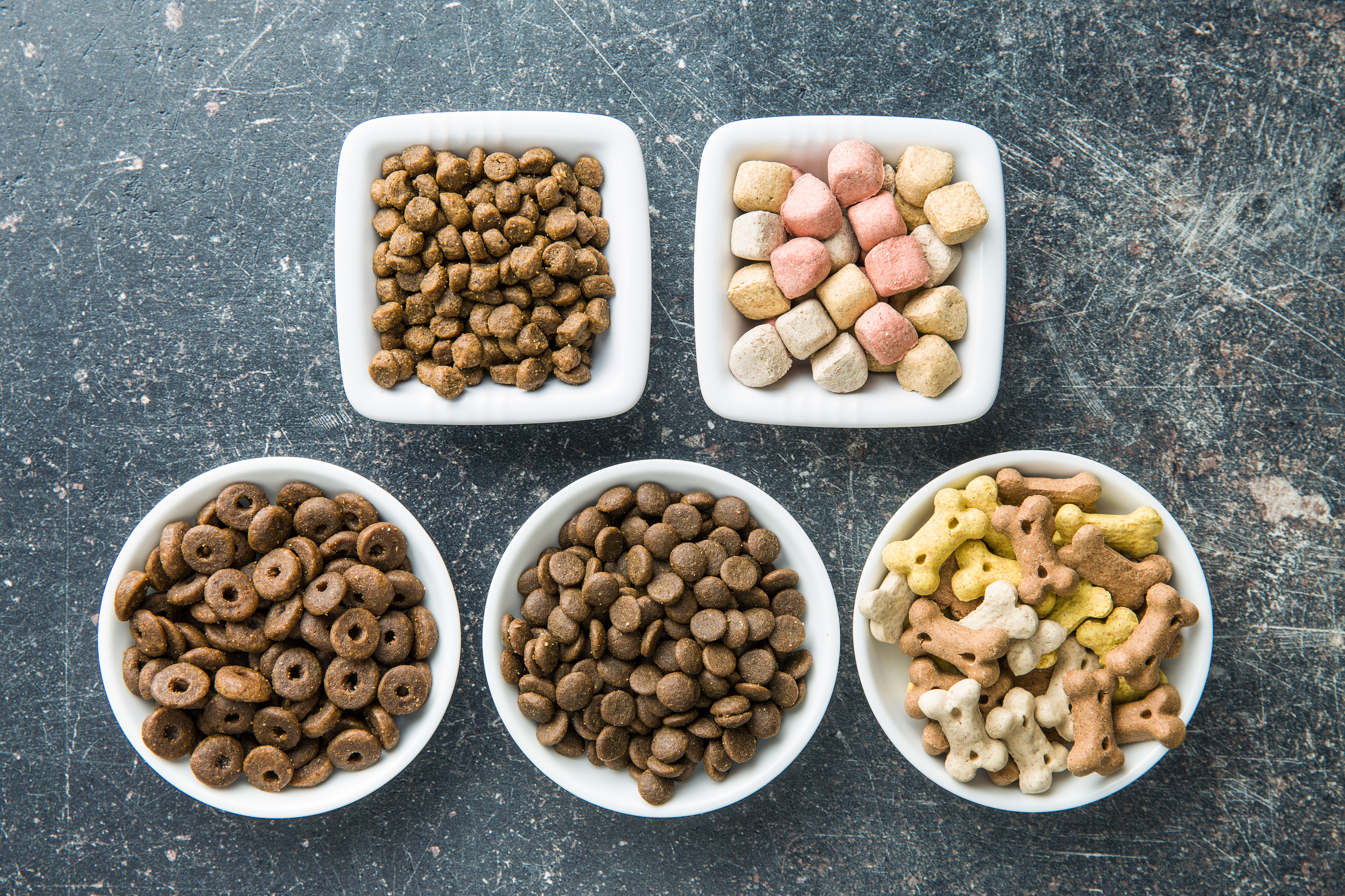 Pet food produced with animal protein powder ingredients.