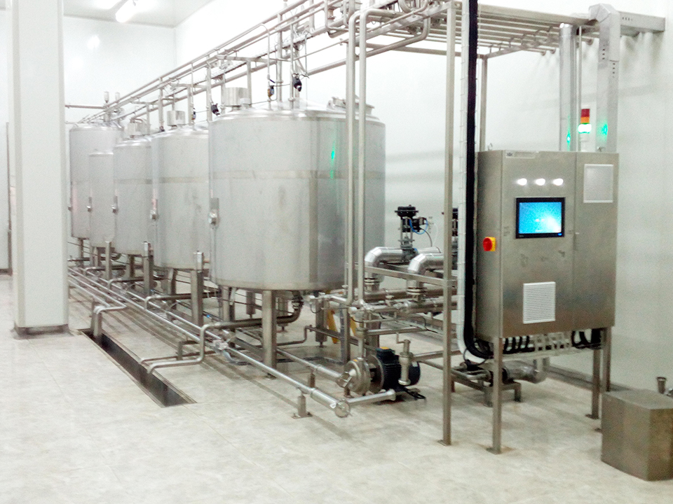 SANOMAXI CIP cleaning-in-place system for automatic cleaning of pipes and tanks inside a facility.