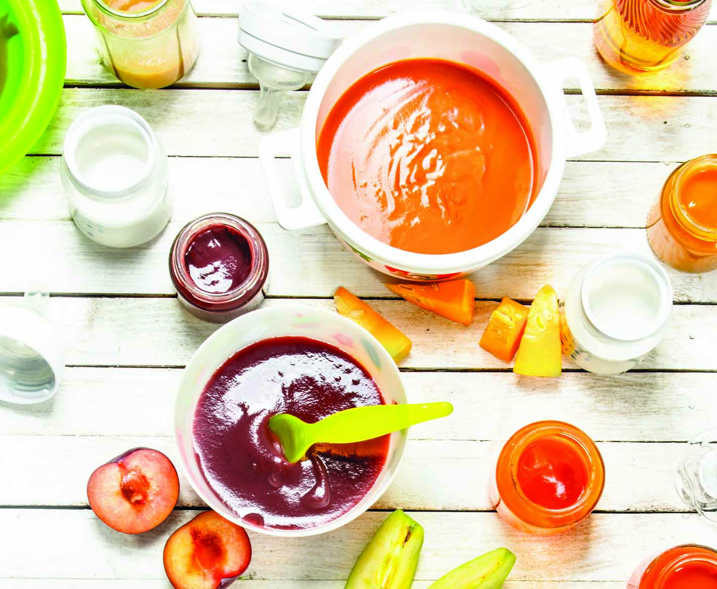 Fruit purées with fresh fruit pieces suitable for heat treatment and pasteurization for extended shelf life.