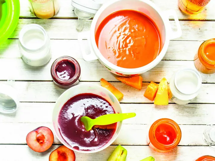 Fruit purées with fresh fruit pieces suitable for heat treatment and pasteurization for extended shelf life.