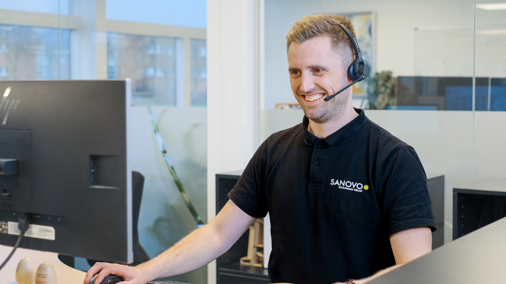 SANOVO TECHNOLOGY customer support specialist on a remote call.