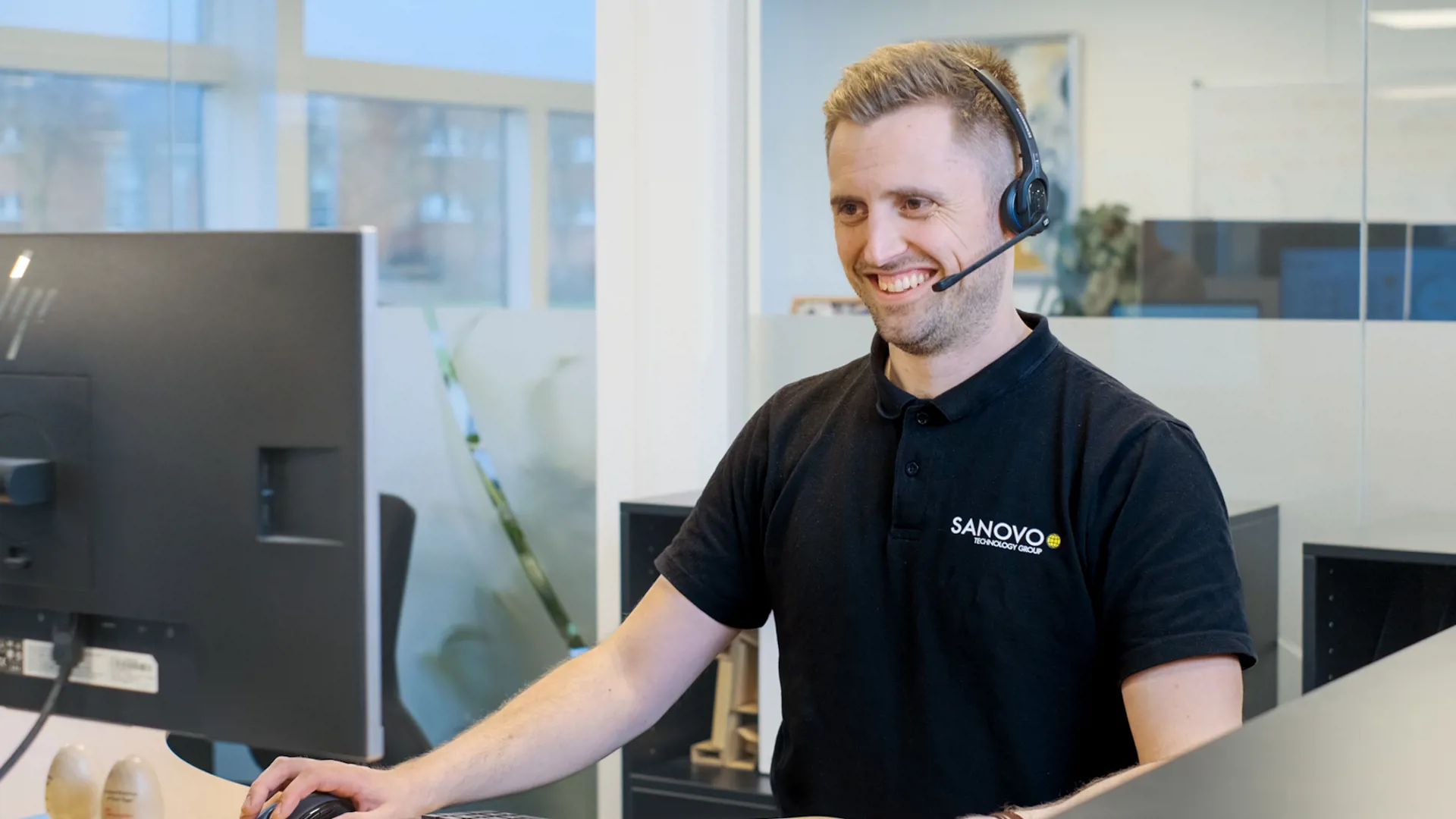 SANOVO TECHNOLOGY customer support specialist on a remote call.