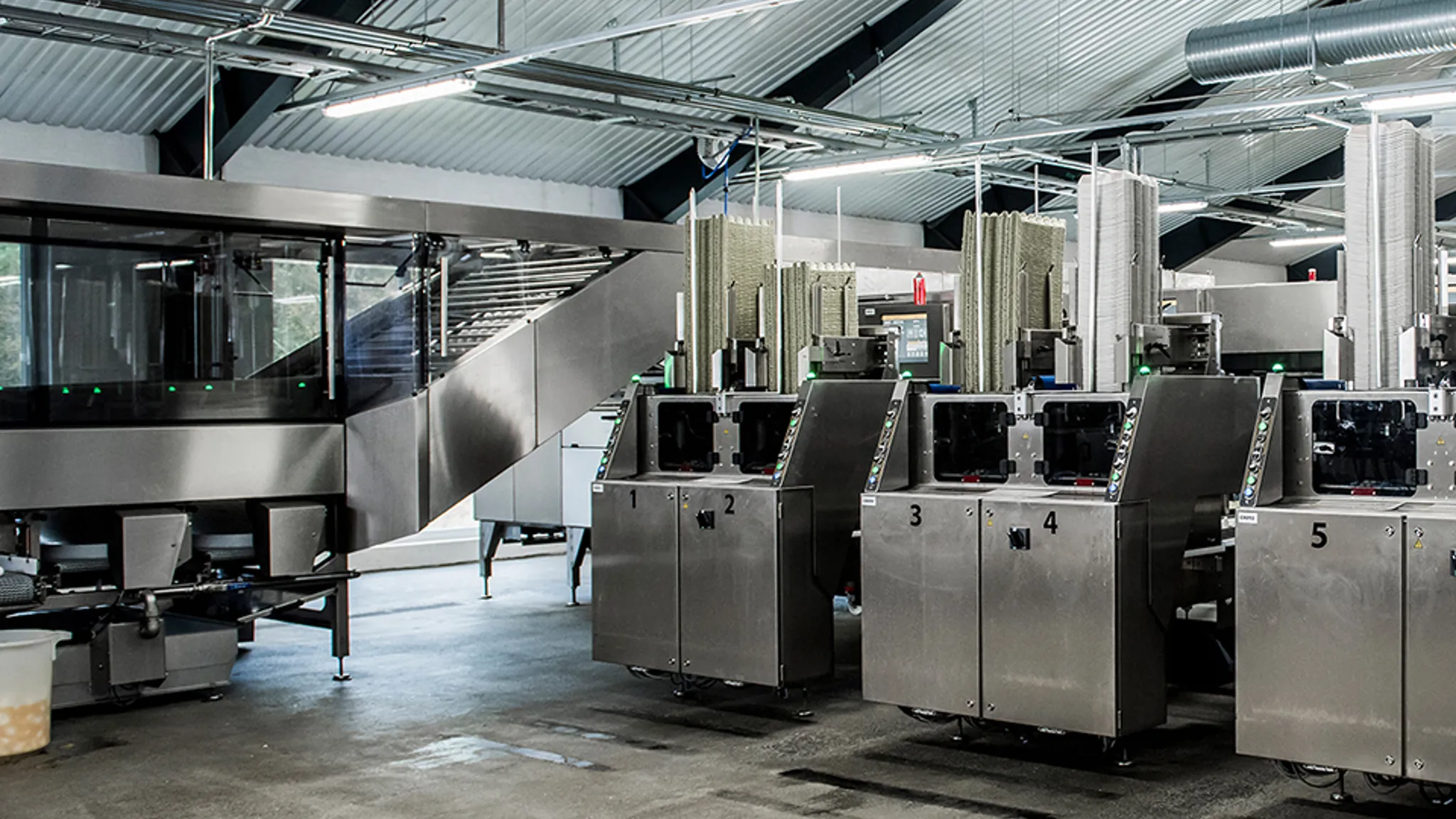 Tray denester section of the SANOVO GraderPro used for automated egg grading.