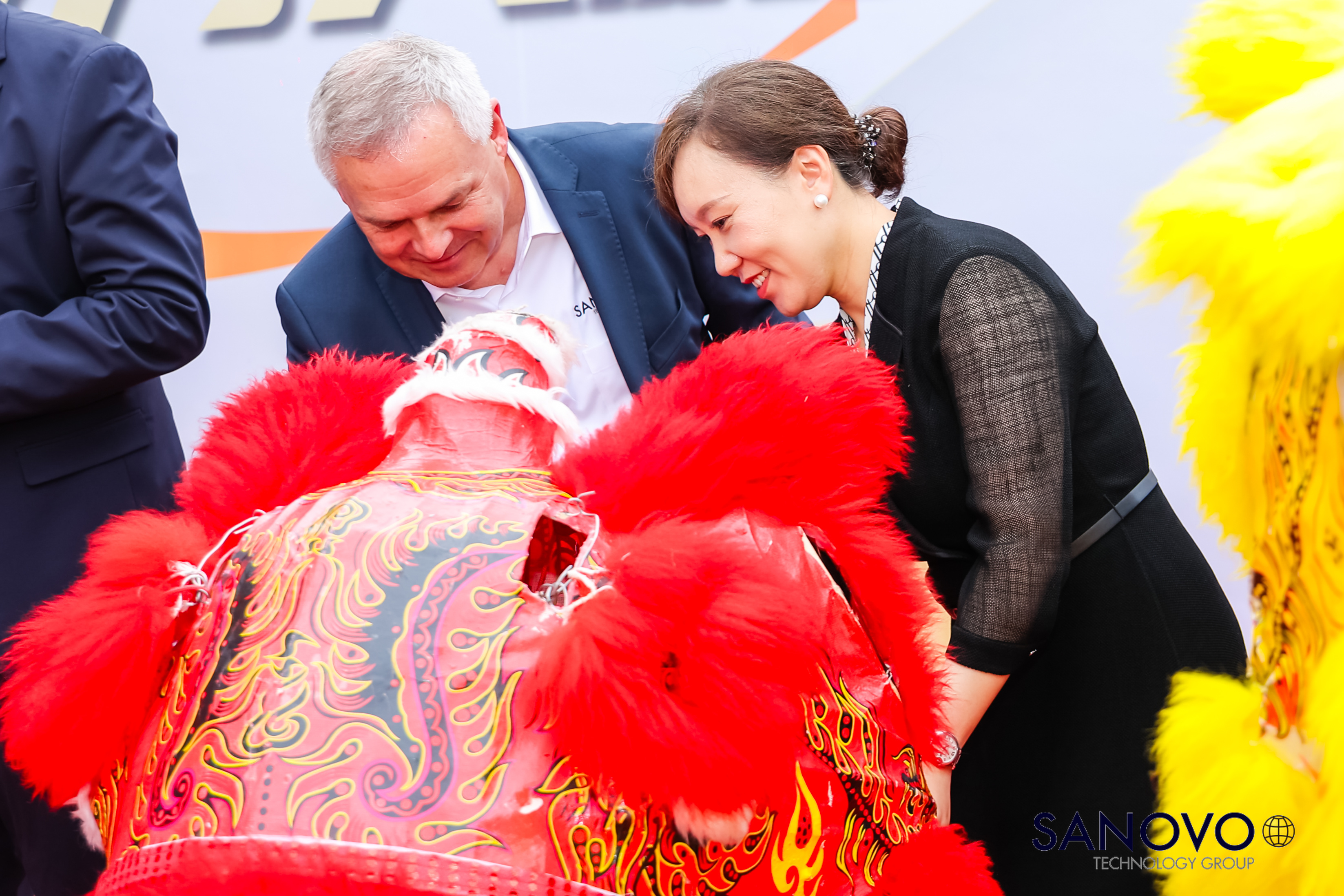 Michael Midskov and the Mayor of Sijing Town