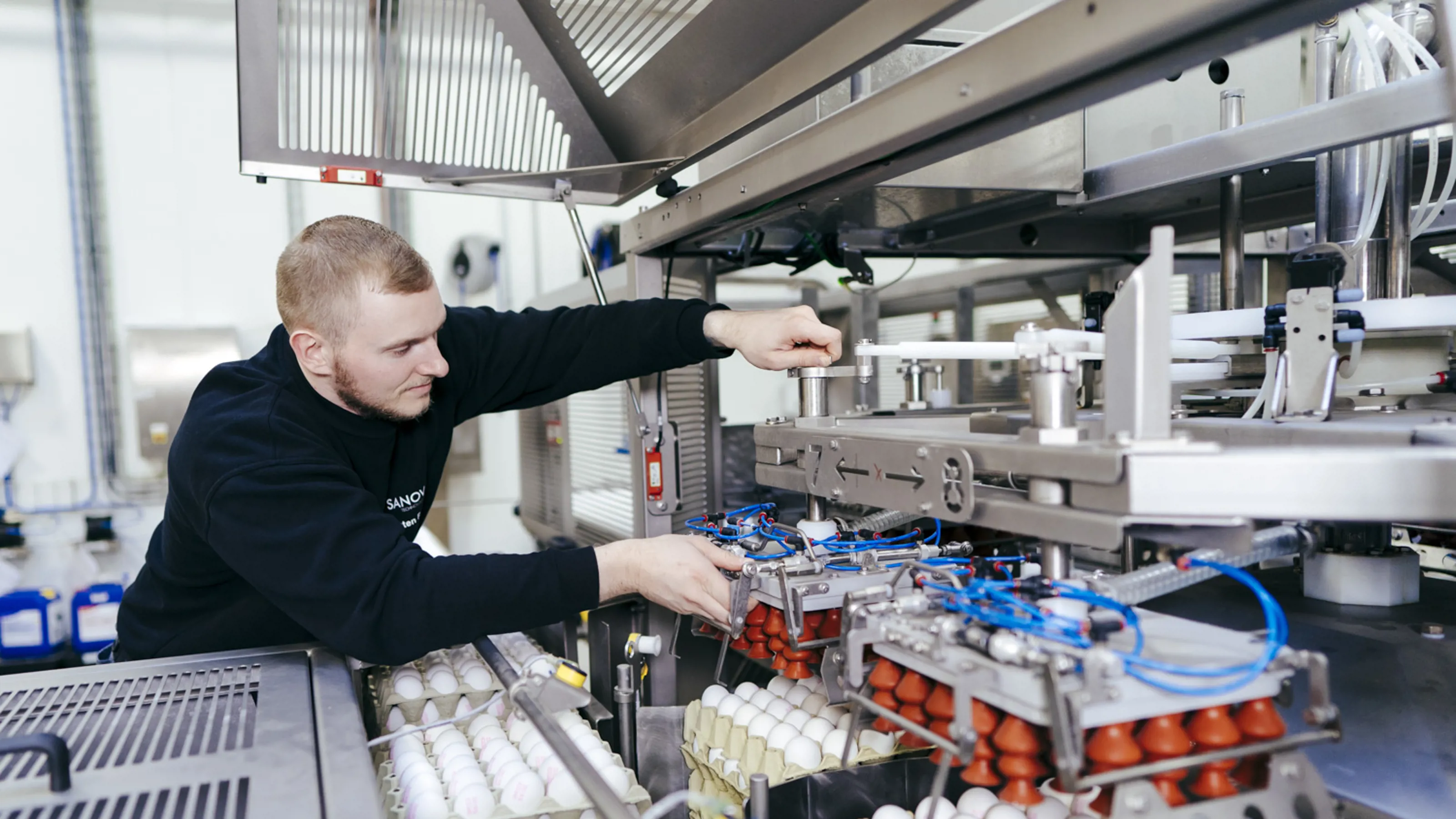 SANOVO Technician checking a OptiLoader