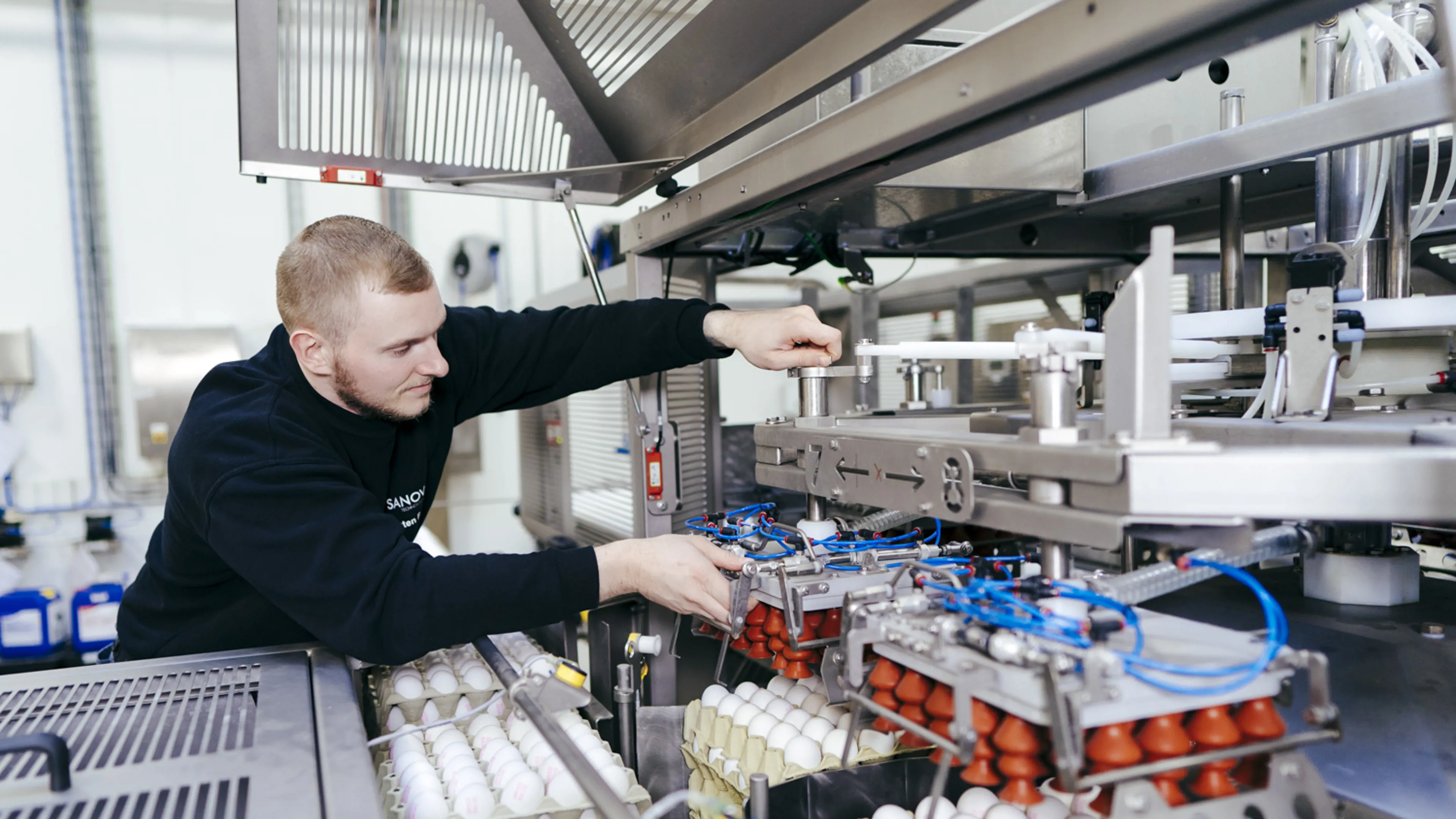 SANOVO Technician checking a OptiLoader