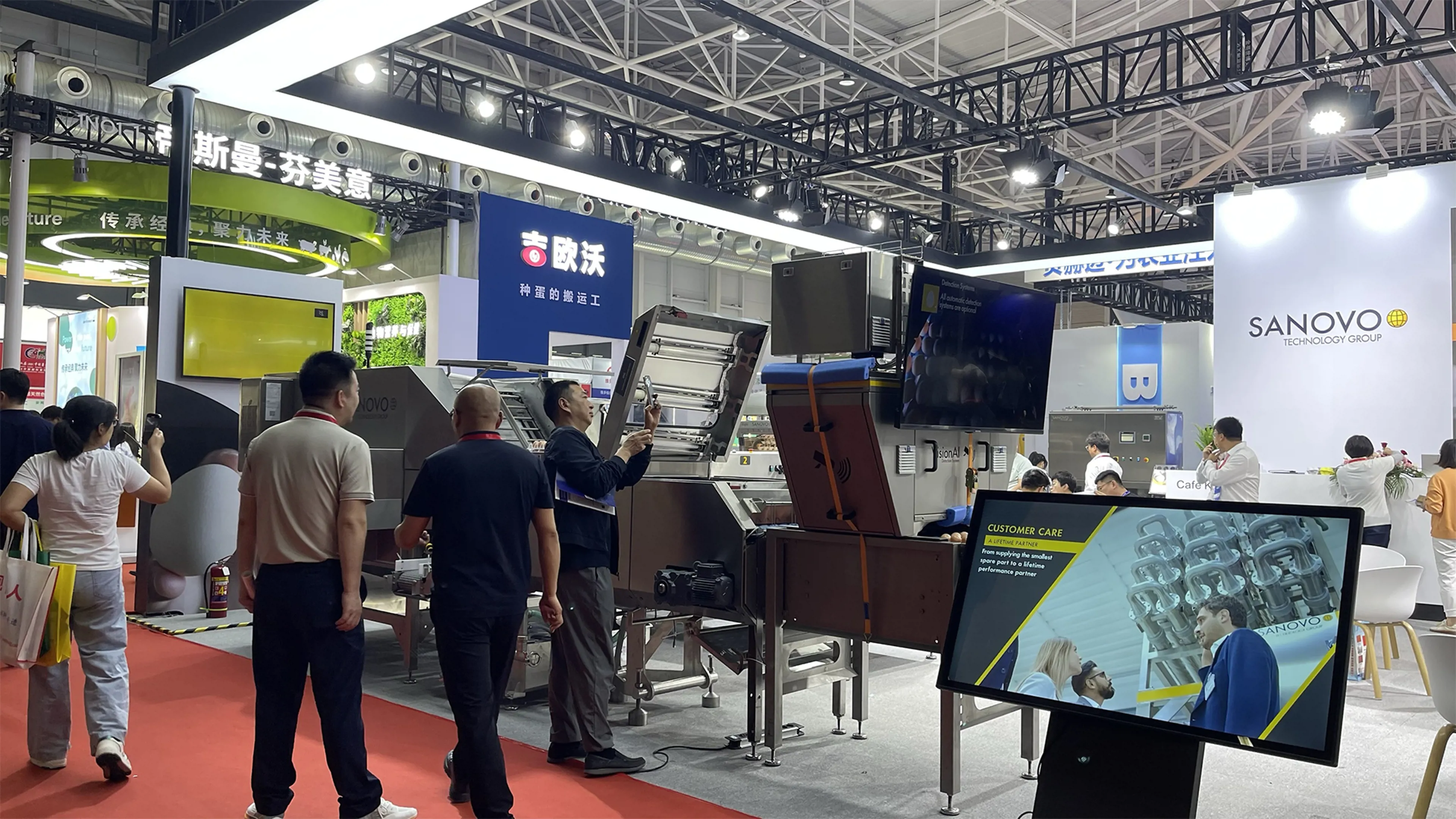 People at the SANOVO booth at the CAHE exhibition in China.