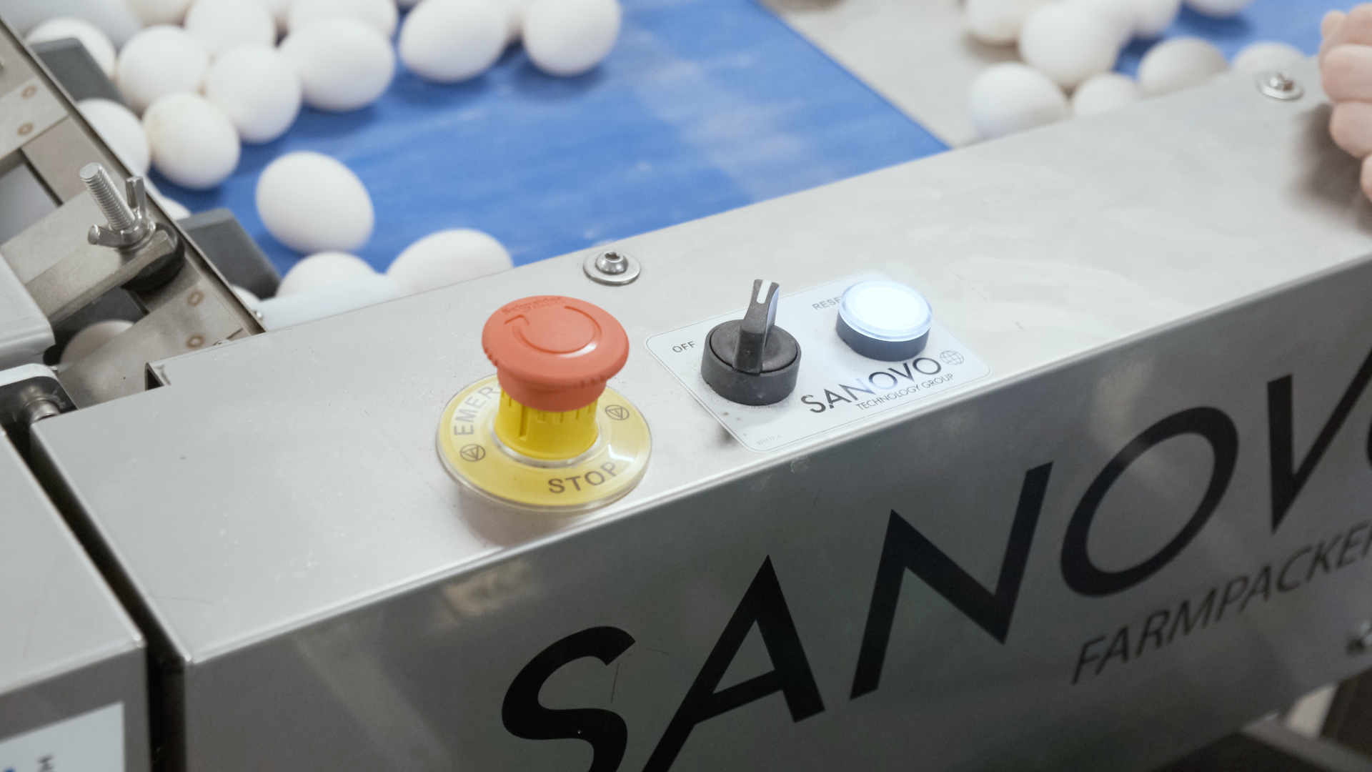 Easy-to-use control panel for safe and efficient farm packing operation on SANOVO equipment