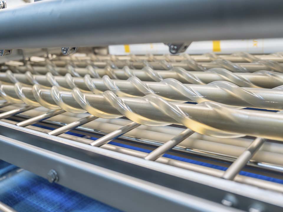 Adjustable peeling elements in the SANOVO Cook2Peel Pro Peeler for handling white and brown eggs.