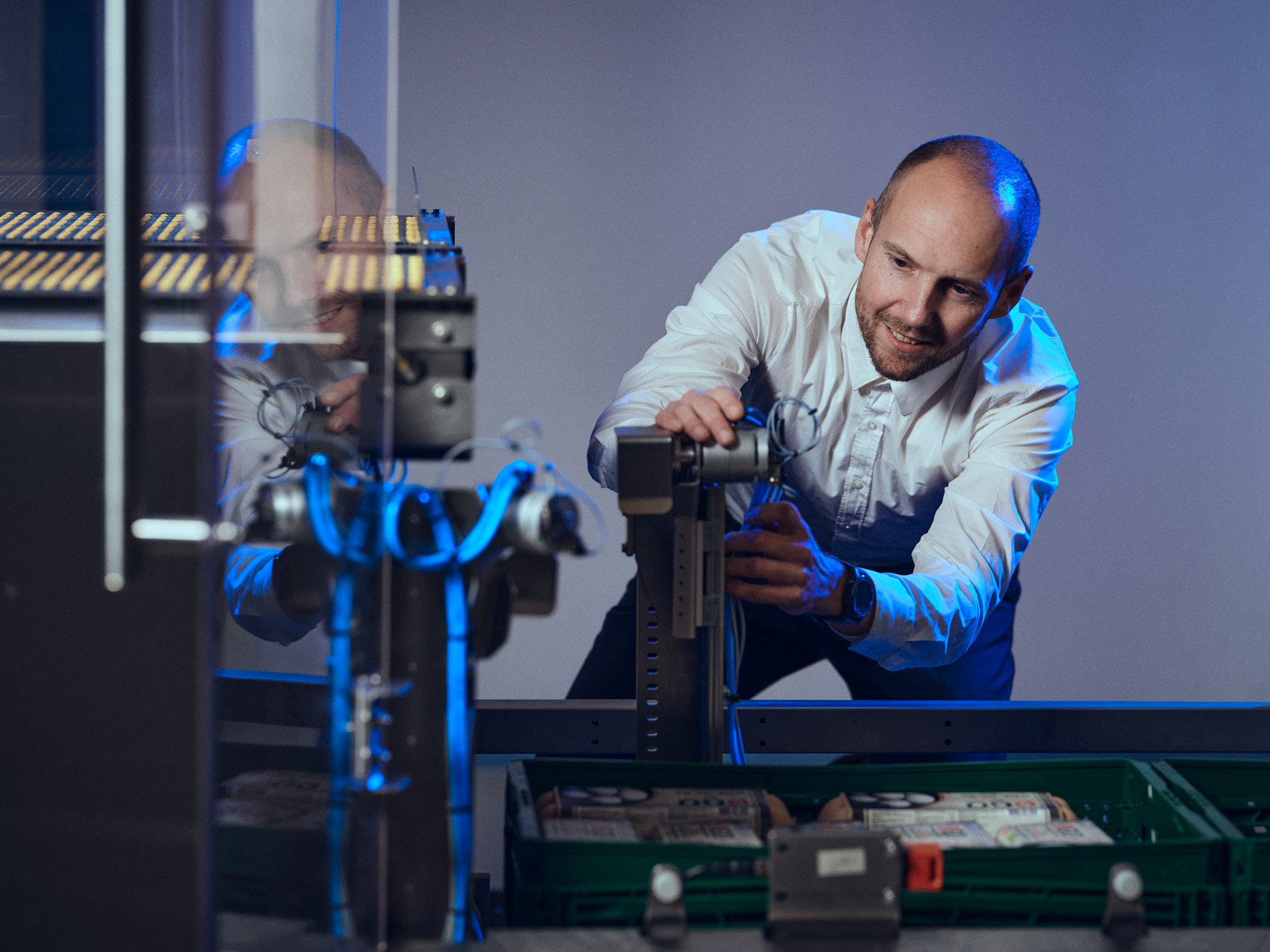 Karsten Matthiesen, R&D Director at SANOVO TECHNOLOGY GROUP checking out a robot